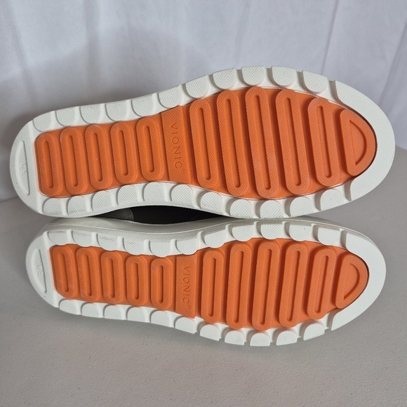 Vionic Brinkely Ankle Bootie - Size 8 - Picture 14 of 16